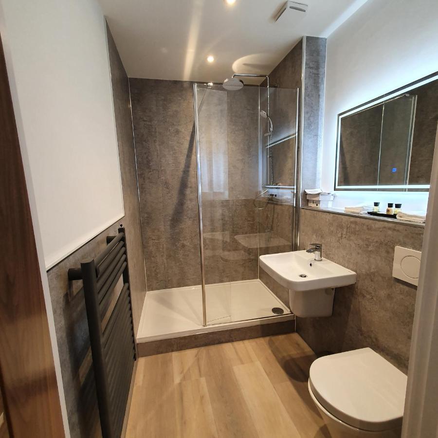 Central Penthouse With Hot Tub & Views 24 Cheltenham Eksteriør billede