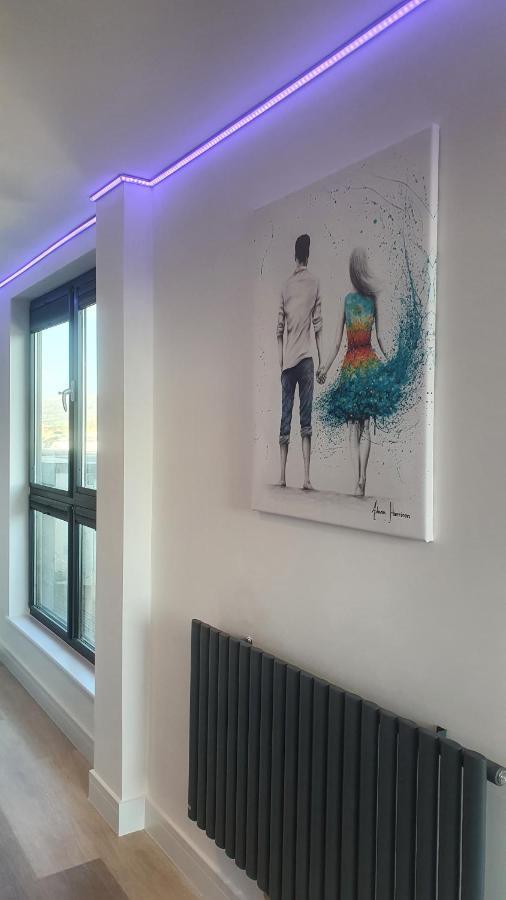 Central Penthouse With Hot Tub & Views 24 Cheltenham Eksteriør billede
