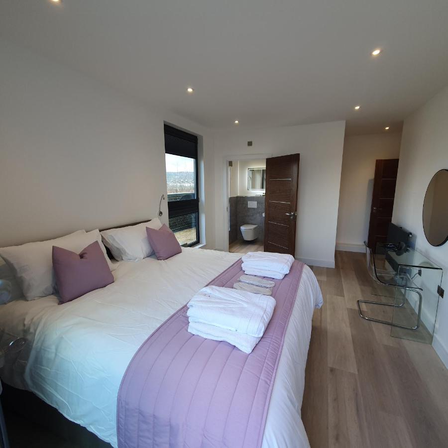 Central Penthouse With Hot Tub & Views 24 Cheltenham Eksteriør billede