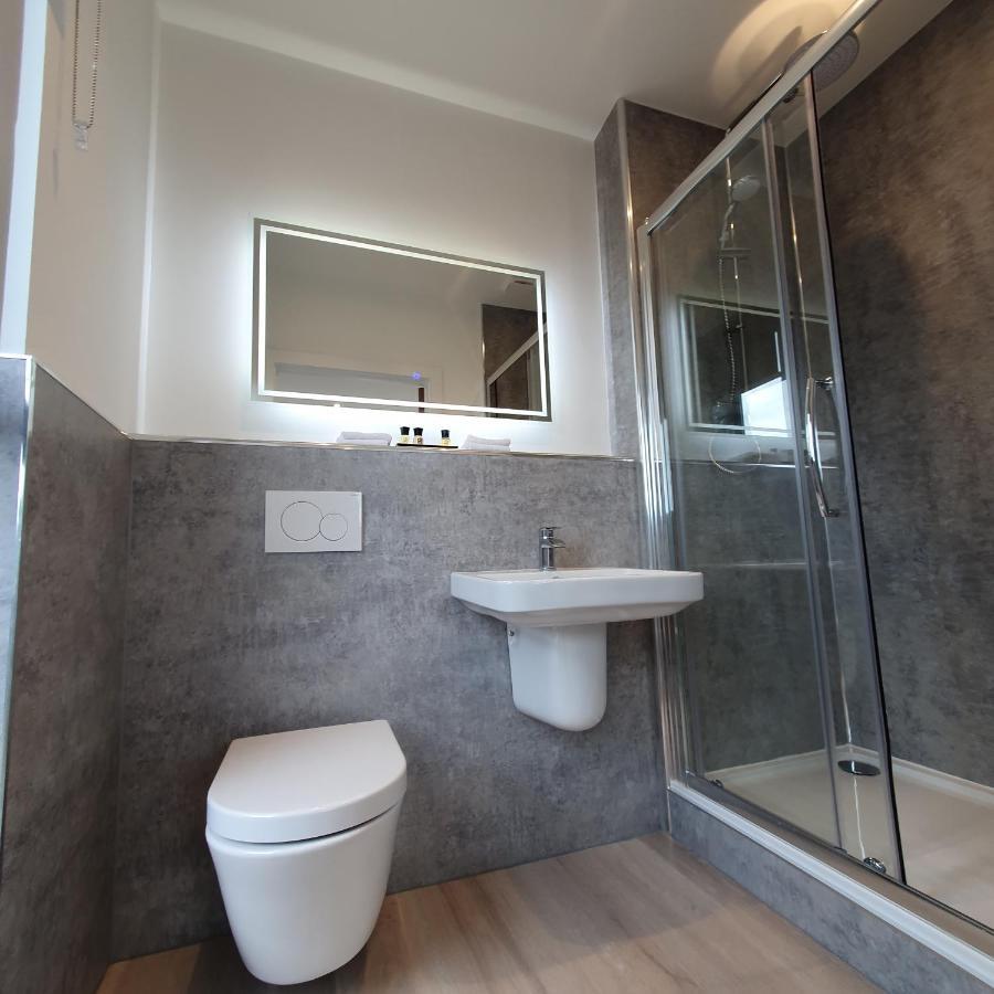 Central Penthouse With Hot Tub & Views 24 Cheltenham Eksteriør billede