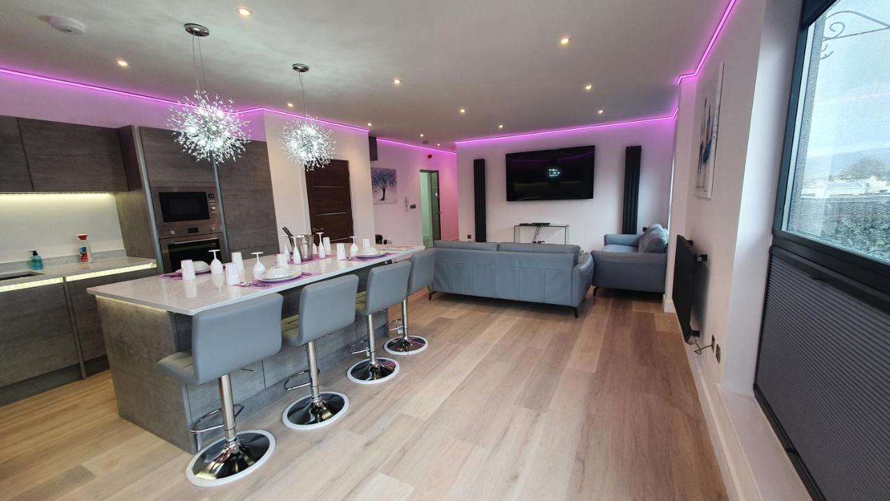 Central Penthouse With Hot Tub & Views 24 Cheltenham Eksteriør billede