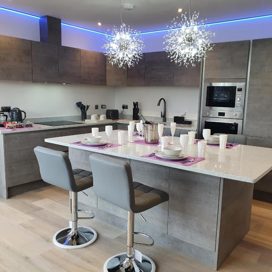 Central Penthouse With Hot Tub & Views 24 Cheltenham Eksteriør billede