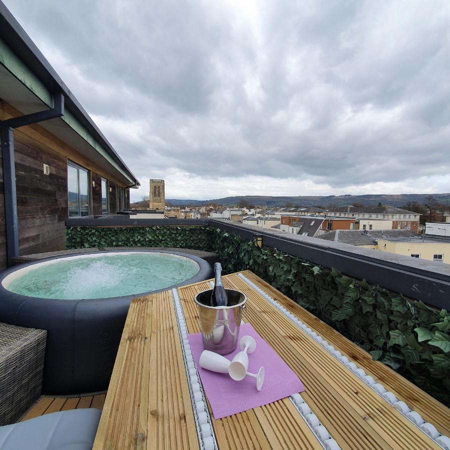 Central Penthouse With Hot Tub & Views 24 Cheltenham Eksteriør billede