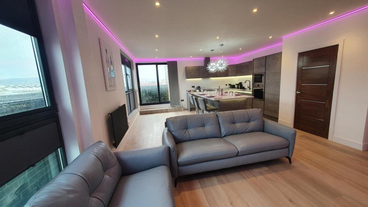 Central Penthouse With Hot Tub & Views 24 Cheltenham Eksteriør billede