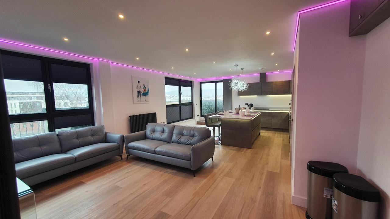 Central Penthouse With Hot Tub & Views 24 Cheltenham Eksteriør billede